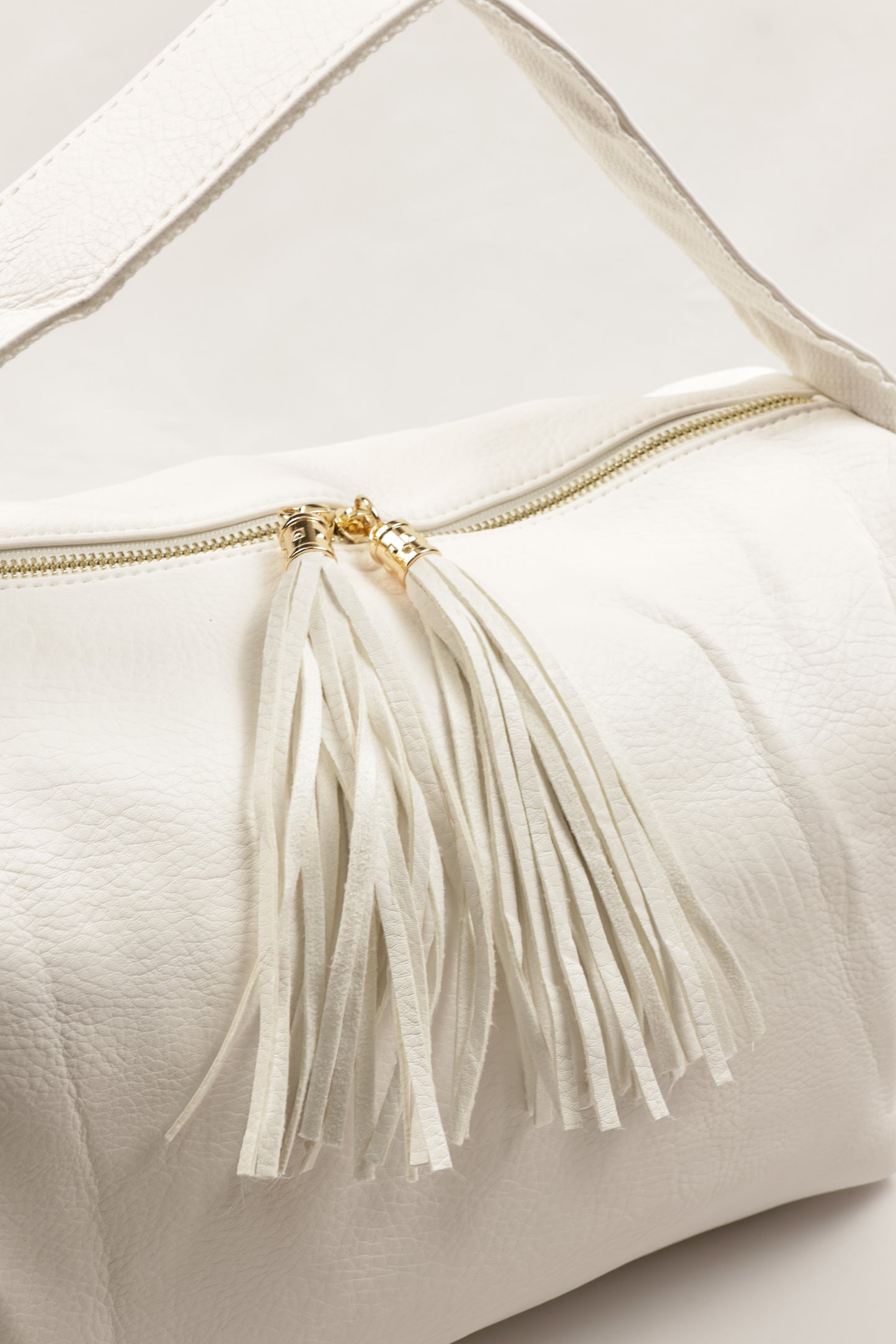 PLLCD Women’s PU Leather Shoulder Bag – Large White Tassel Handbag, Crossbody & Tote Bag for Work, Travel, and Daily Use
