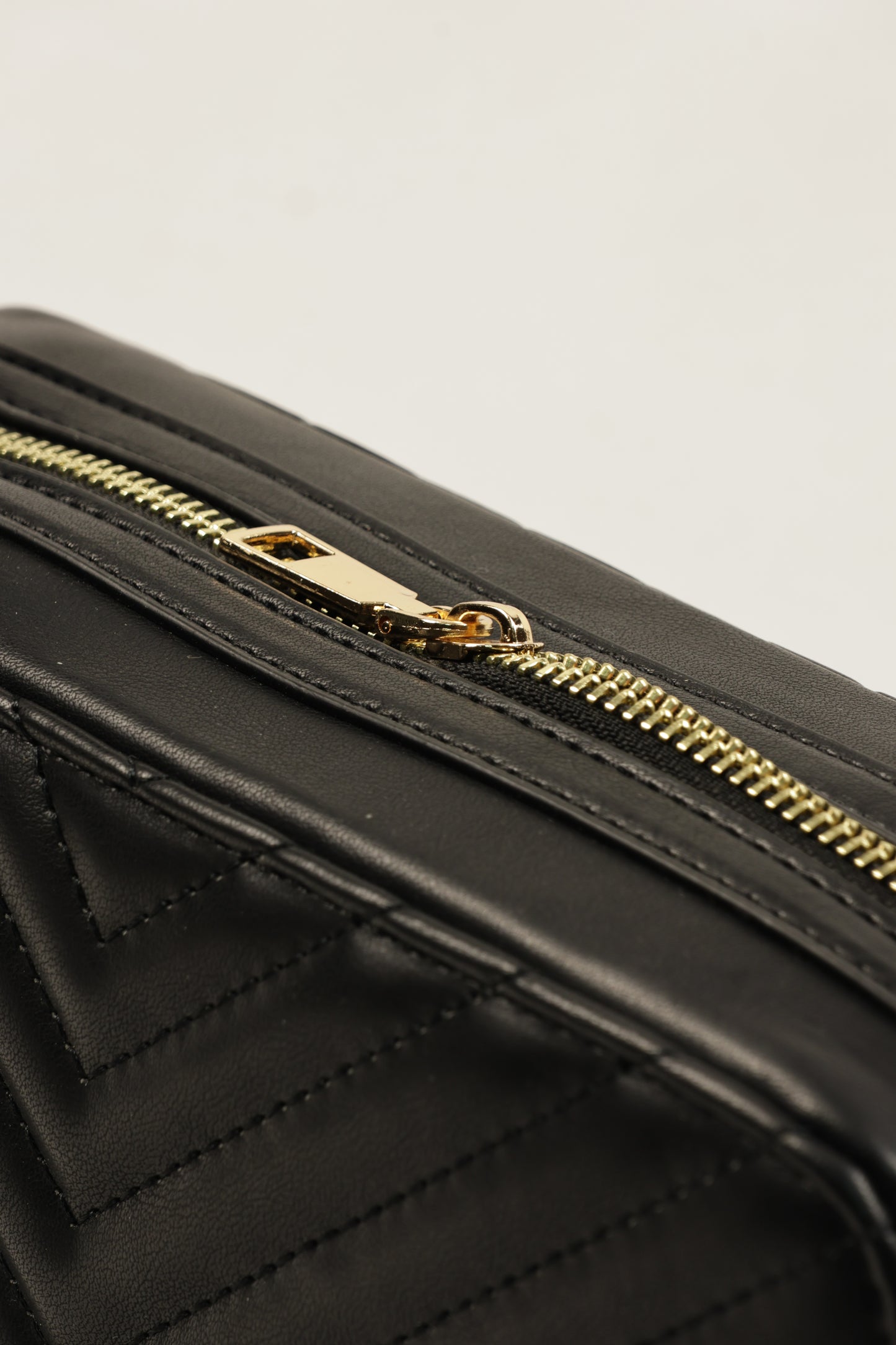 PLLCD Quilted Black Crossbody Bag - 23x14x8cm with Adjustable Patterned Long Strap (85.5–137.5cm)