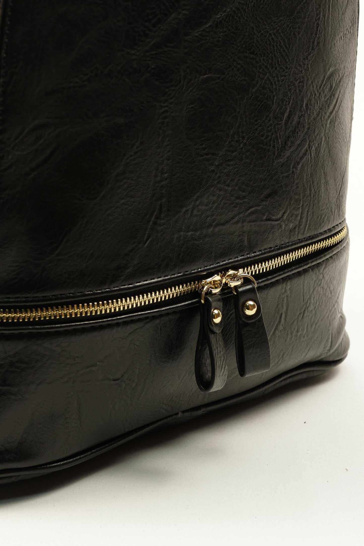 PLLCD Faux Leather Backpack: Streamlined Design with Adjustable Straps (11x28.5x32cm)